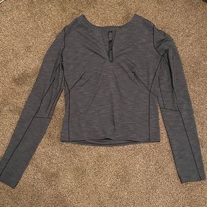 Used women’s lululemon 1/4 zip long sleeve size 6